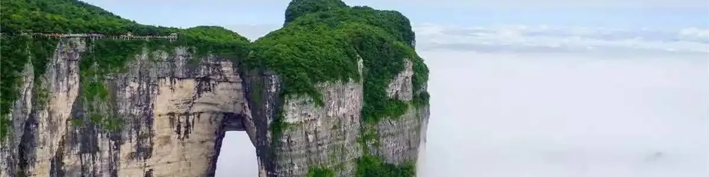 湖南魅力張家界高端4日遊（四鑽酒店+張家界國家森林公園+天門山+網紅玻璃橋+《阿凡達》取景地+百米電梯+黃龍洞溶洞+一次玩遍精華景點+接