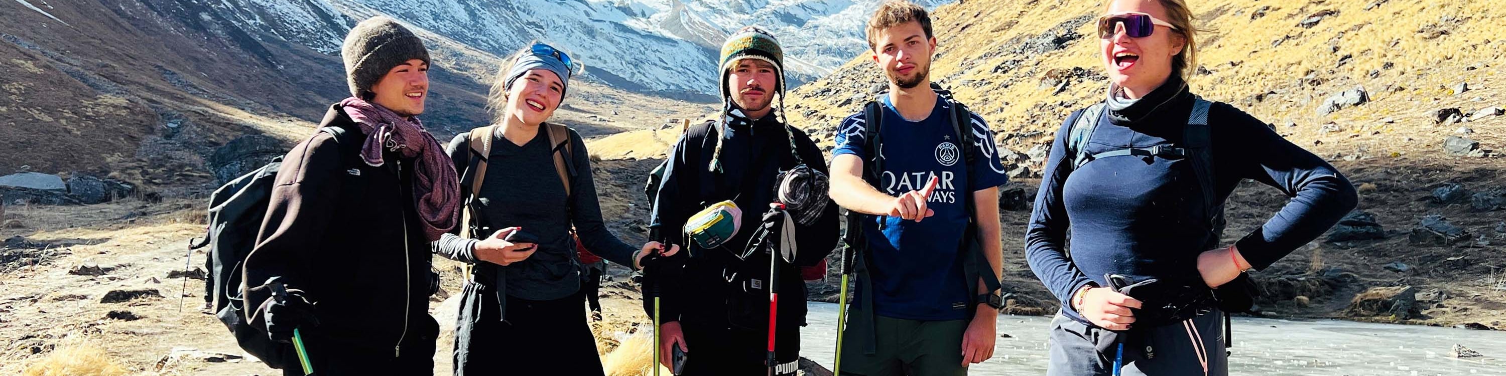 前往安娜普納基地營 (ABC – 4,130 公尺) 的旅客。