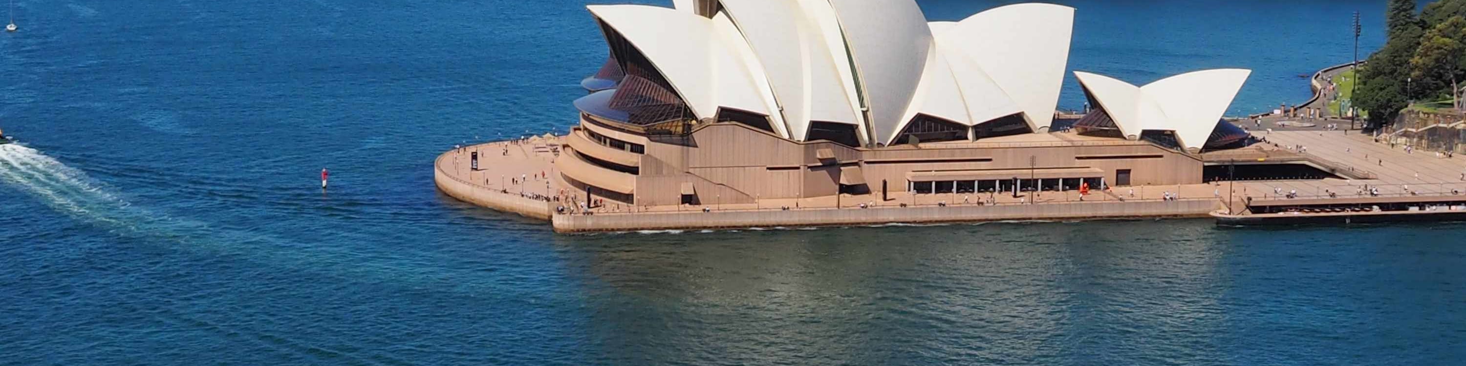 Sydney City and Bondi Beach Half Day Private Tour - Thumbnail 3