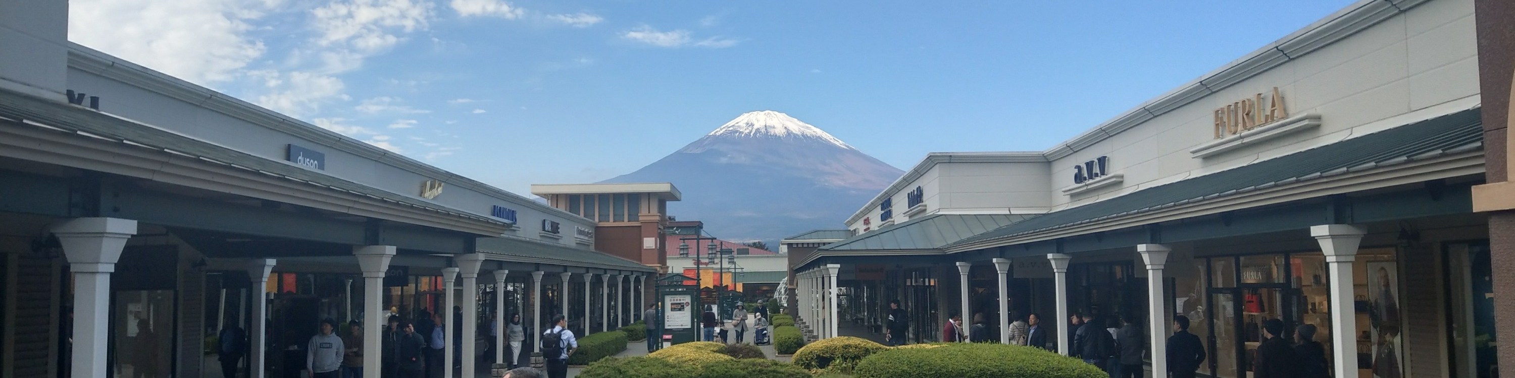 富士山河口湖＆新倉富士淺間神社＆御殿場Premium Outlets一日遊丨東京出發