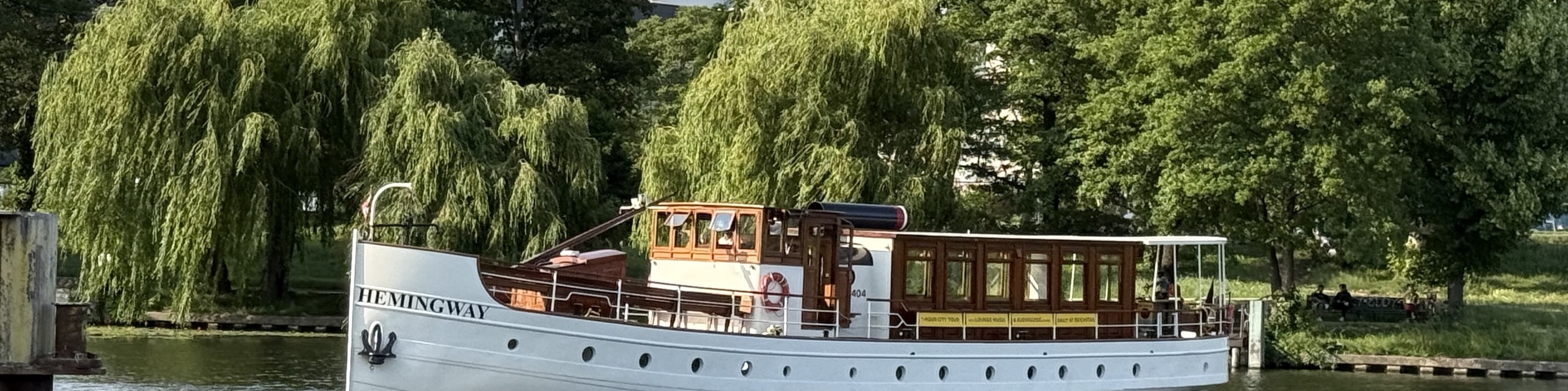 海明威遊船柏林左側