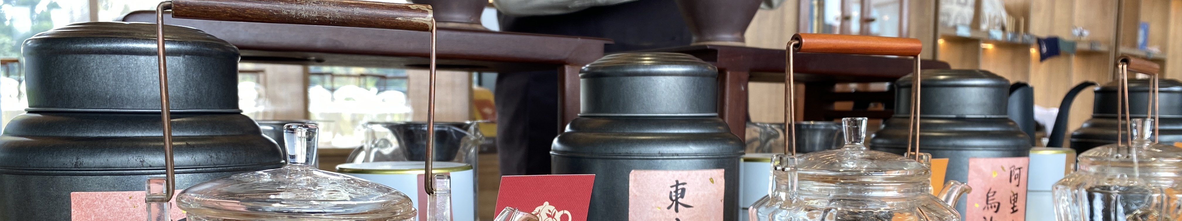 前往臺灣客家茶文化館，從科技重鎮走進傳統人文風景。深入瞭解客家茶文化發展，感受茶香融入生活的悠閒魅力與底蘊。