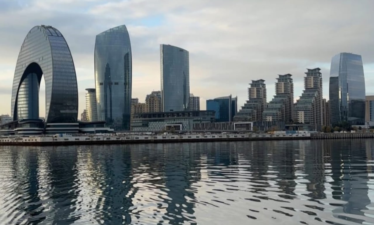 巴庫乘船遊覽世界上最大的湖泊裡海