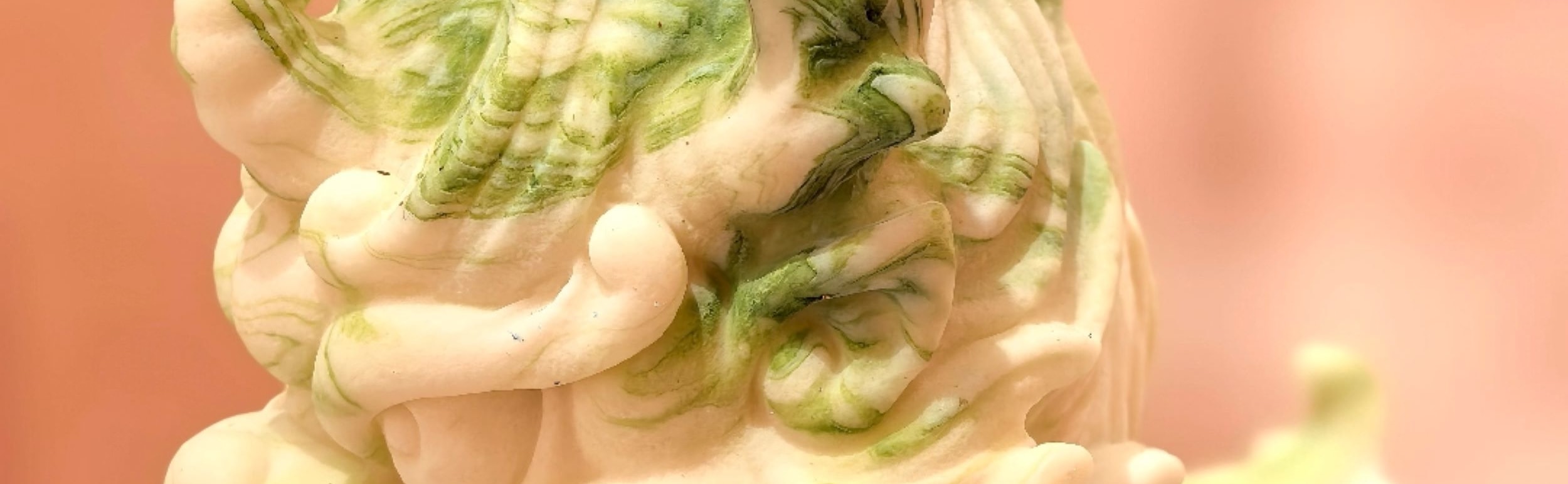 抹茶紋巧克力瑞獸，紋理細膩，中式瑞獸裹上甜香質感