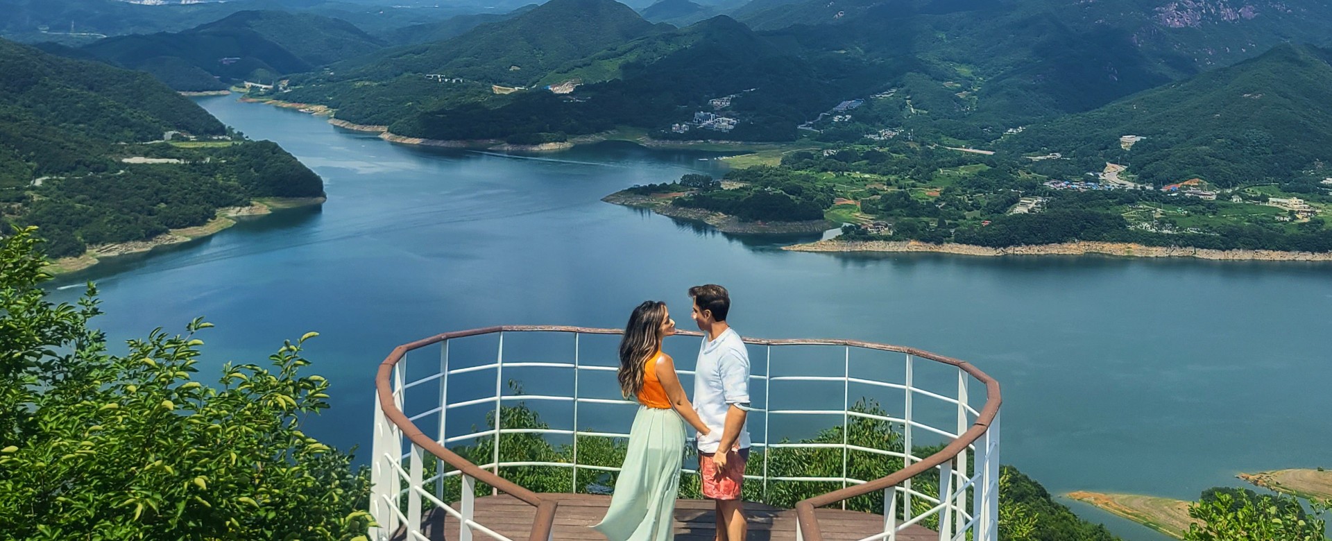 從橫跨南漢江的玻璃橋上，飽覽令人屏息的全景