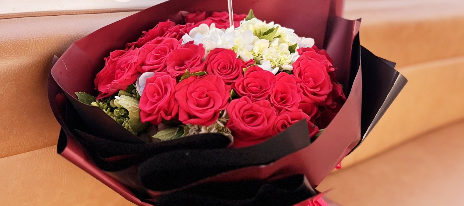 「我愛過你每個樣子,但我更想愛你每個即將到來的日落。」私人日落行程——鮮花等項目需額外付費。 「我愛過你每個樣子,但我更想愛你每個即將到來的日落。」私人日落行程——鮮花等項目需額外付費。