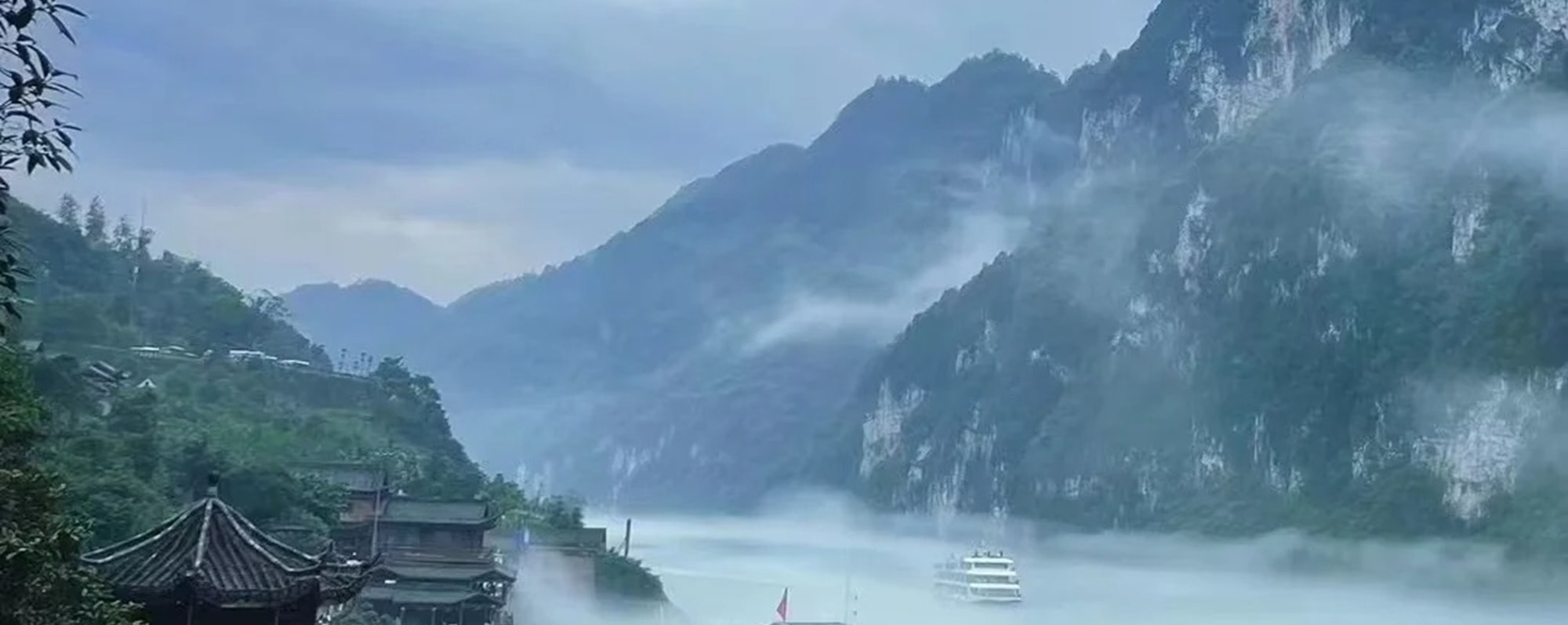 重慶武隆天生三橋高端純玩2日遊（龍水峽地縫&仙女山+探秘喀斯特地貌奇觀+可選4鑽/5鑽酒店+贈送烏江遊船+《變形金剛》取景地+重慶往返）