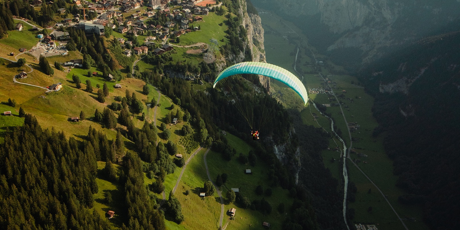 米倫 - 勞特布魯嫩雙人滑翔傘飛行 (Paragliding Tandem Flight Mürren - Lauterbrunnen)