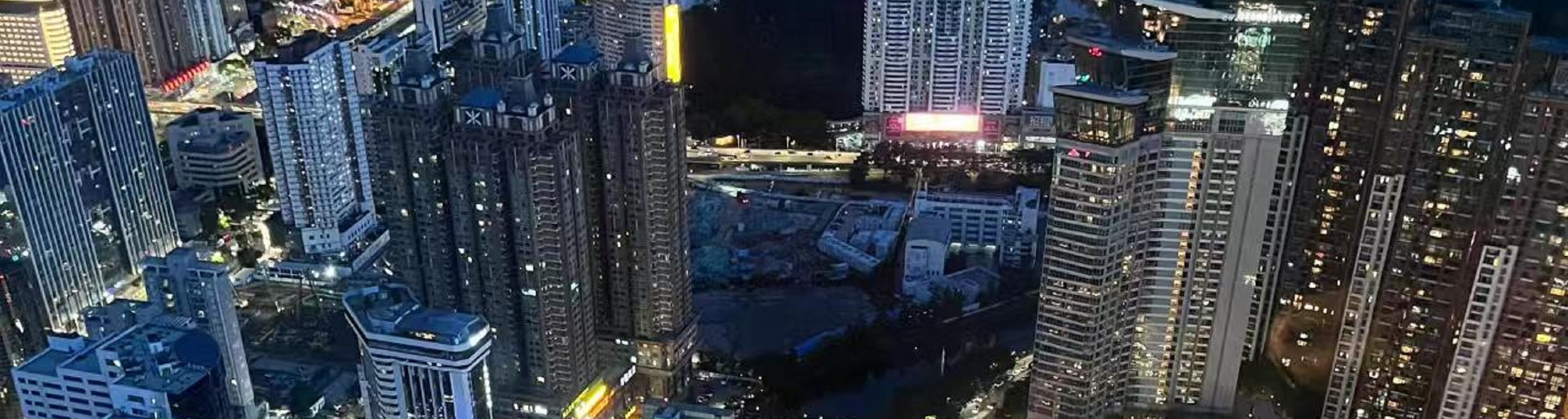 The origin of the name of Diwang Building is quite interesting. The land where it is located was bought by a Hong Kong company at a high price of more than 140 million US dollars in a land auction in 1992, setting a record for the highest land price in Sh