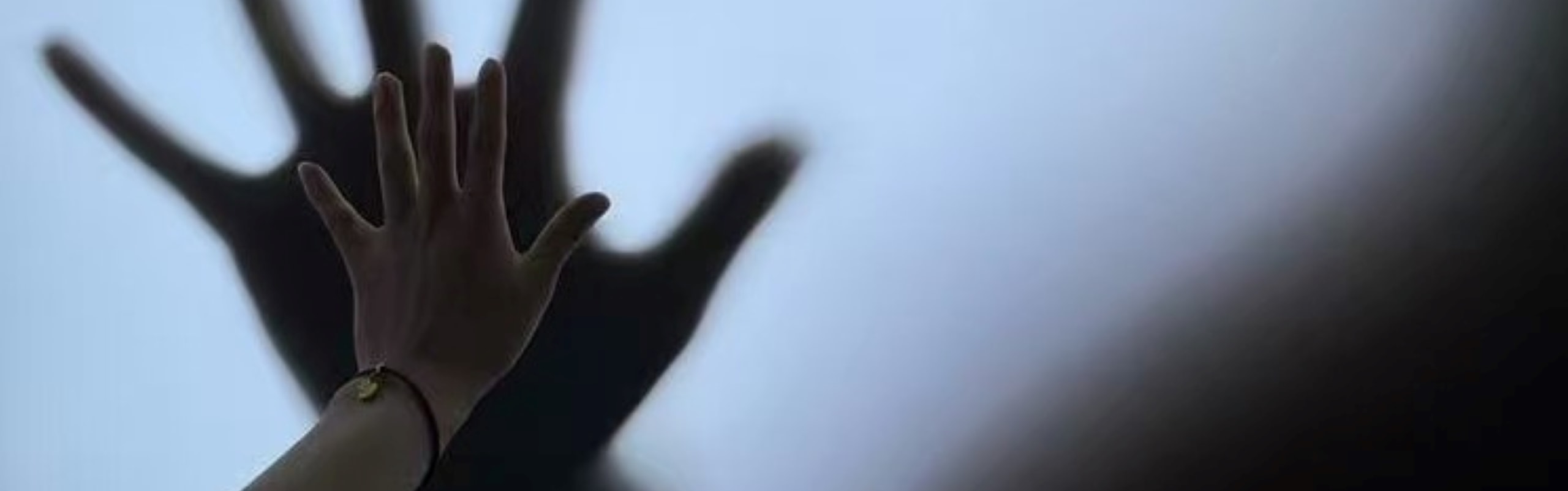 一個個場景中，看到了迷茫與掙扎交織的漩渦，也捕捉到了希望與渴望被理解的微光