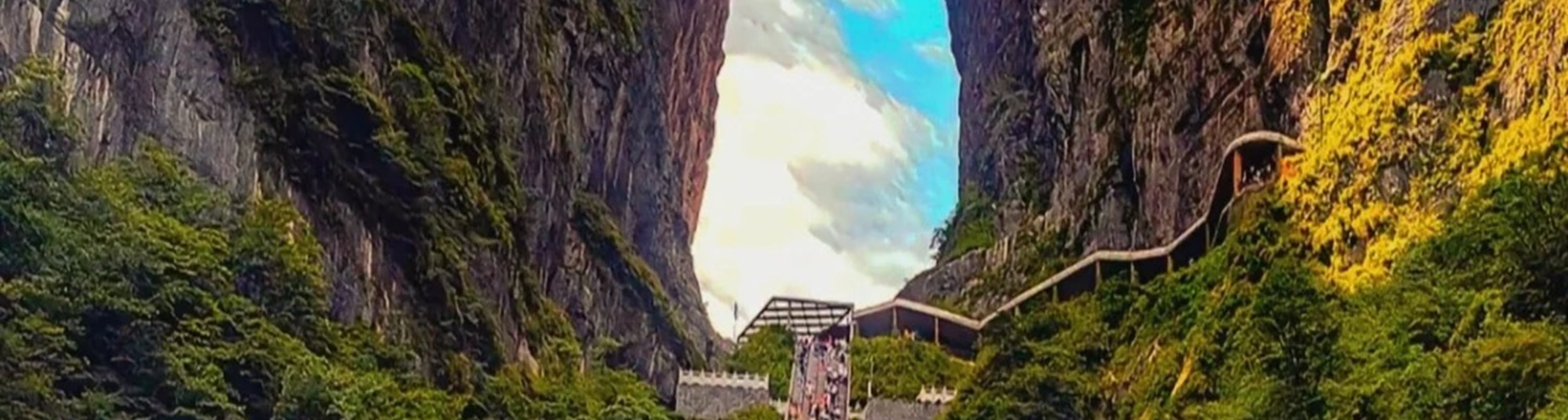 湖南魅力張家界高端4日遊（四鑽酒店+張家界國家森林公園+天門山+網紅玻璃橋+《阿凡達》取景地+百米電梯+黃龍洞溶洞+一次玩遍精華景點+接