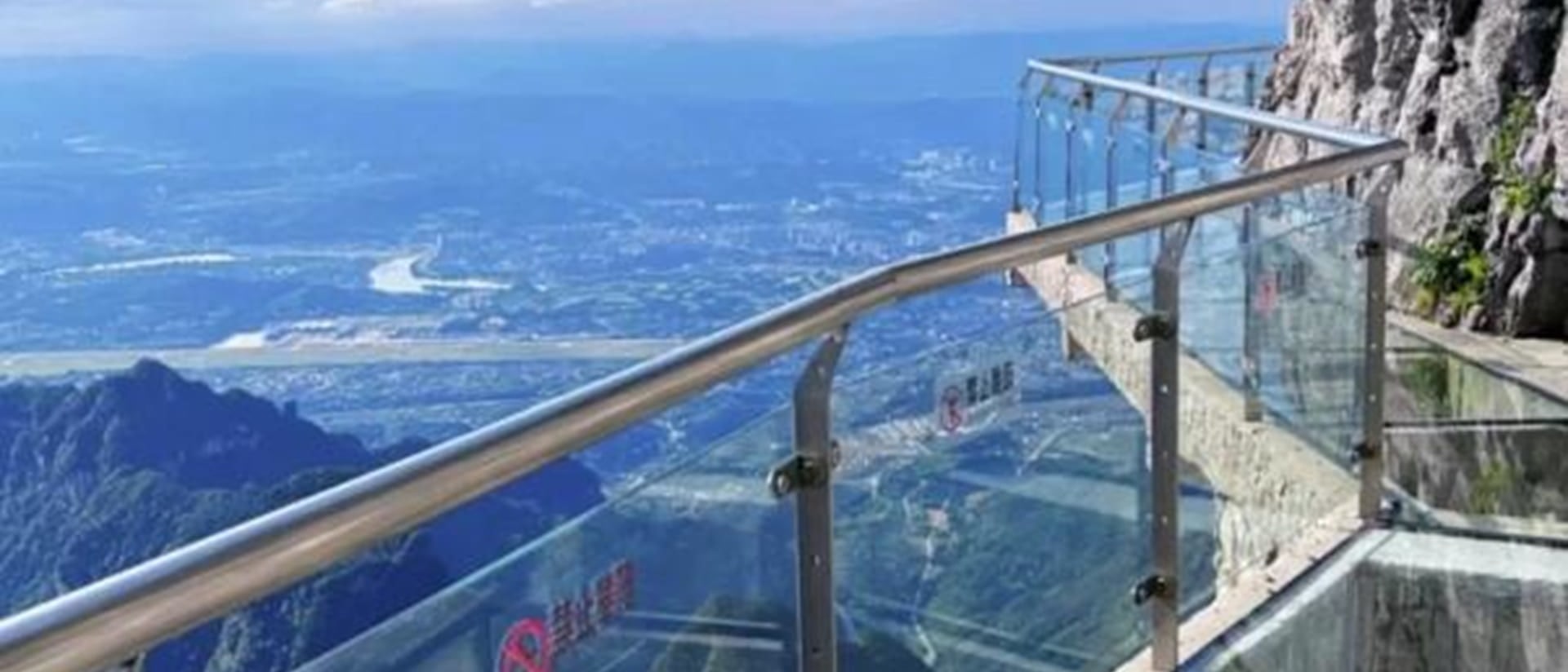 張家界尊享3日遊（精品四鑽酒店+VIP通道+8人小團+森林公園+天子山+袁家界+阿凡達同款+百米天梯+玻璃橋+魅力湘西表演）