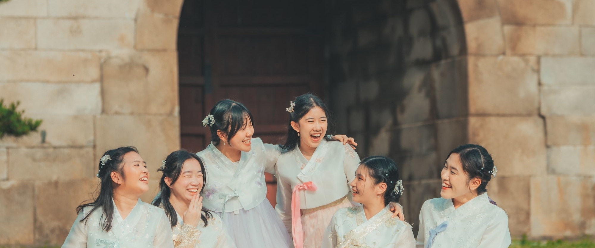 -團體拍攝-
身著韓服,訴說我們的共同故事。 -團體拍攝-
身著韓服,訴說我們的共同故事。