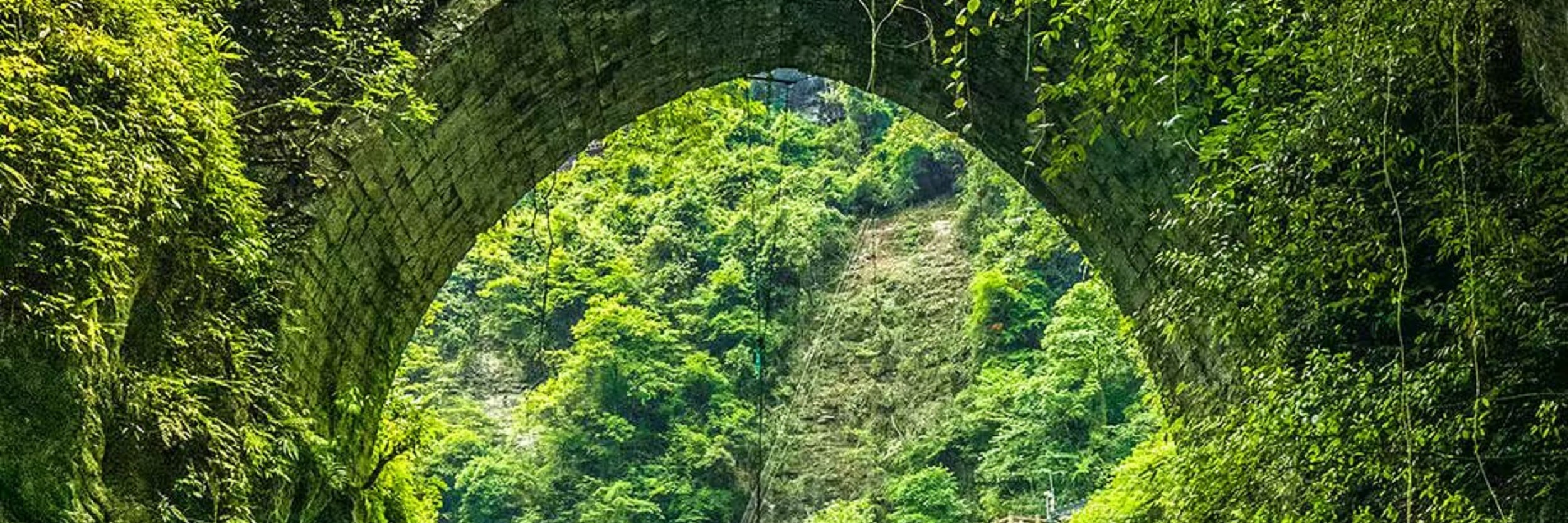 Hubei Earth Center Valley One-Day Tour