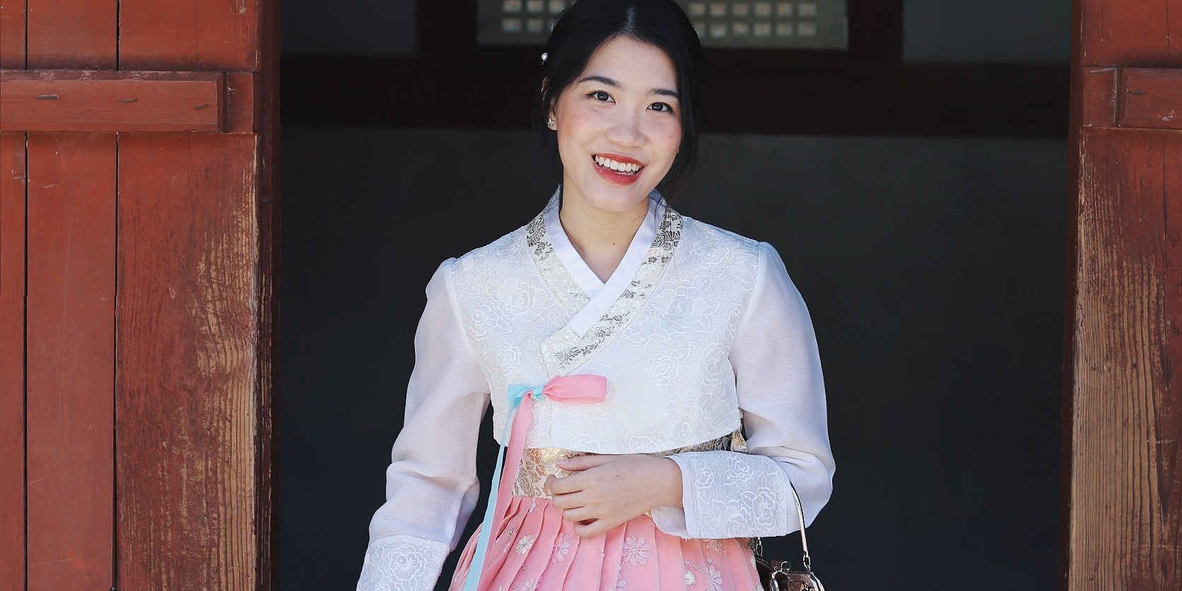 韓服租借 + 髮型設計 + 配件