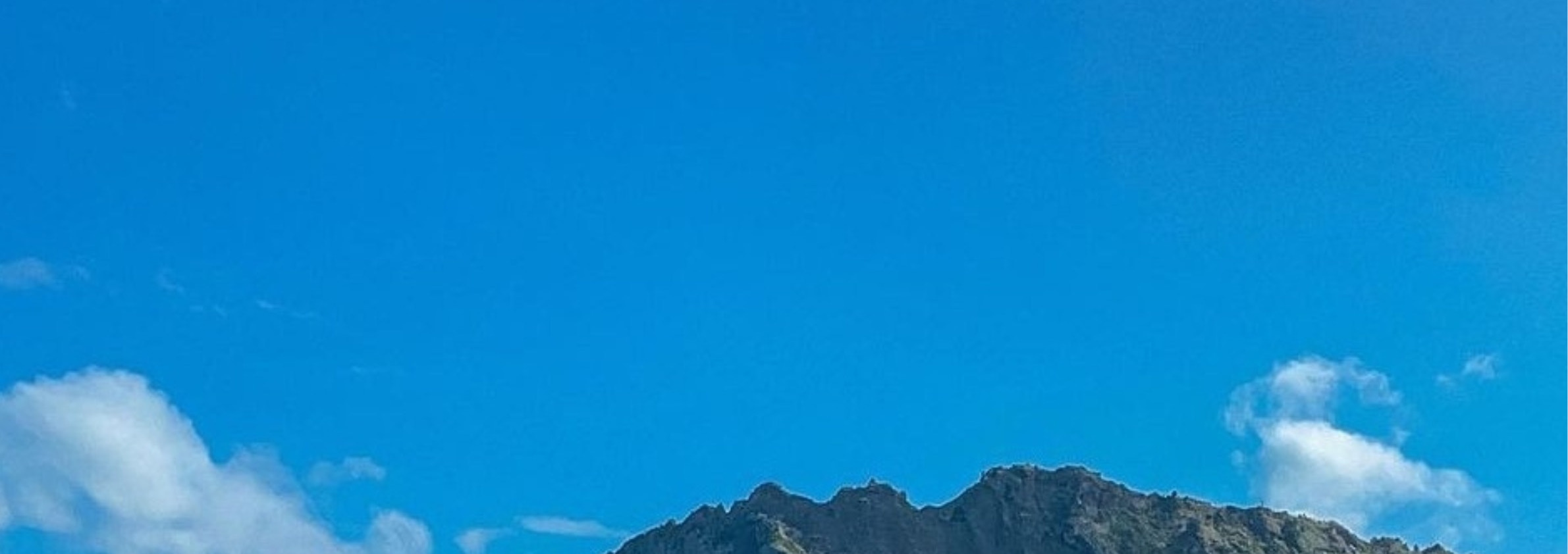 東部行程：咸德犀牛峰海灘 - 海女博物館 - 午餐 - 城山日出峰 - 日出樂園熔岩管窟 - 城邑民俗村
