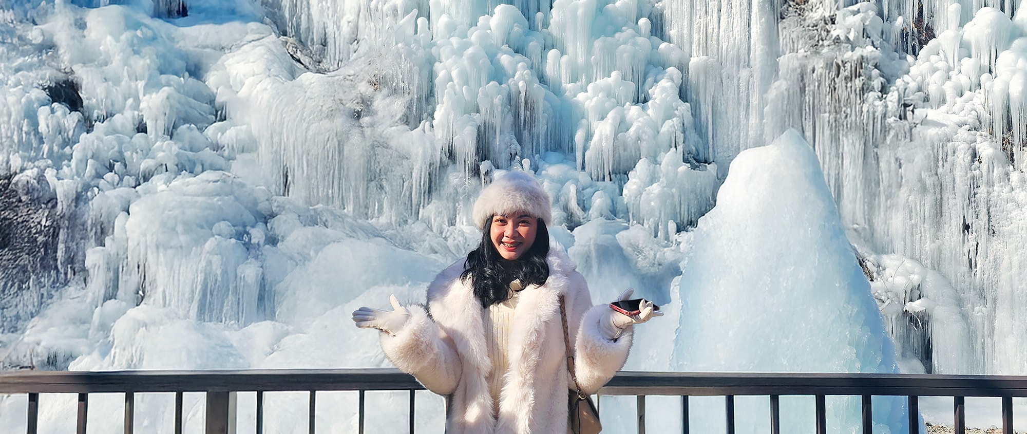 ❄️探索 Eobi Valley 的奇幻魅力，感受大自然鬼斧神工打造的壯麗冰牆。