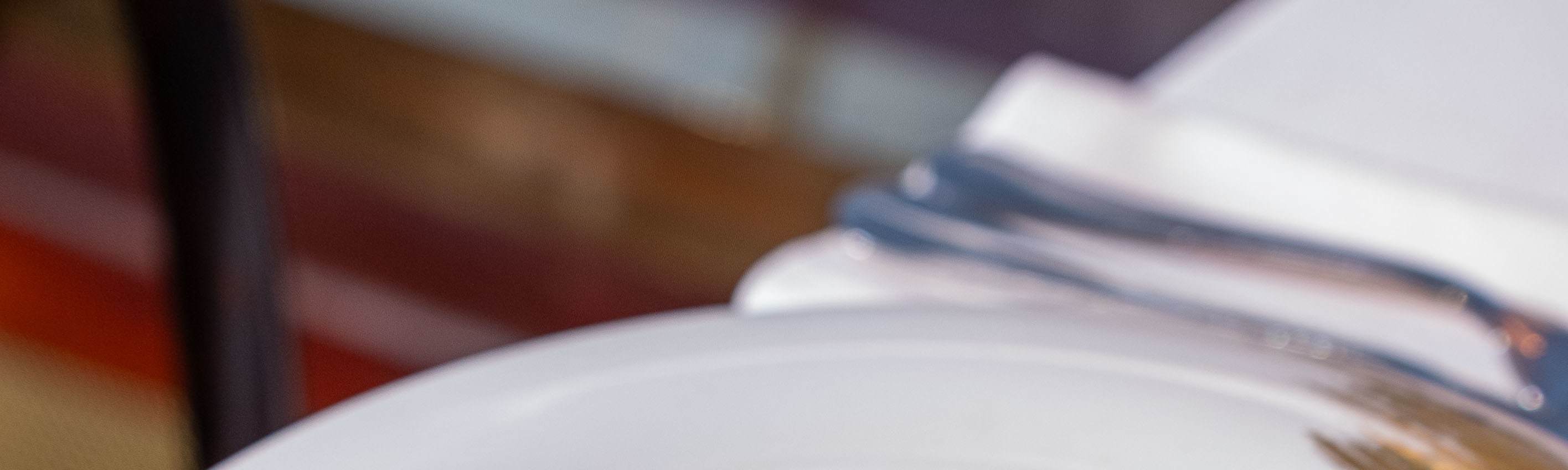 在河上享用擺盤精美、品質卓越的佳餚，全面提升您的用餐體驗。