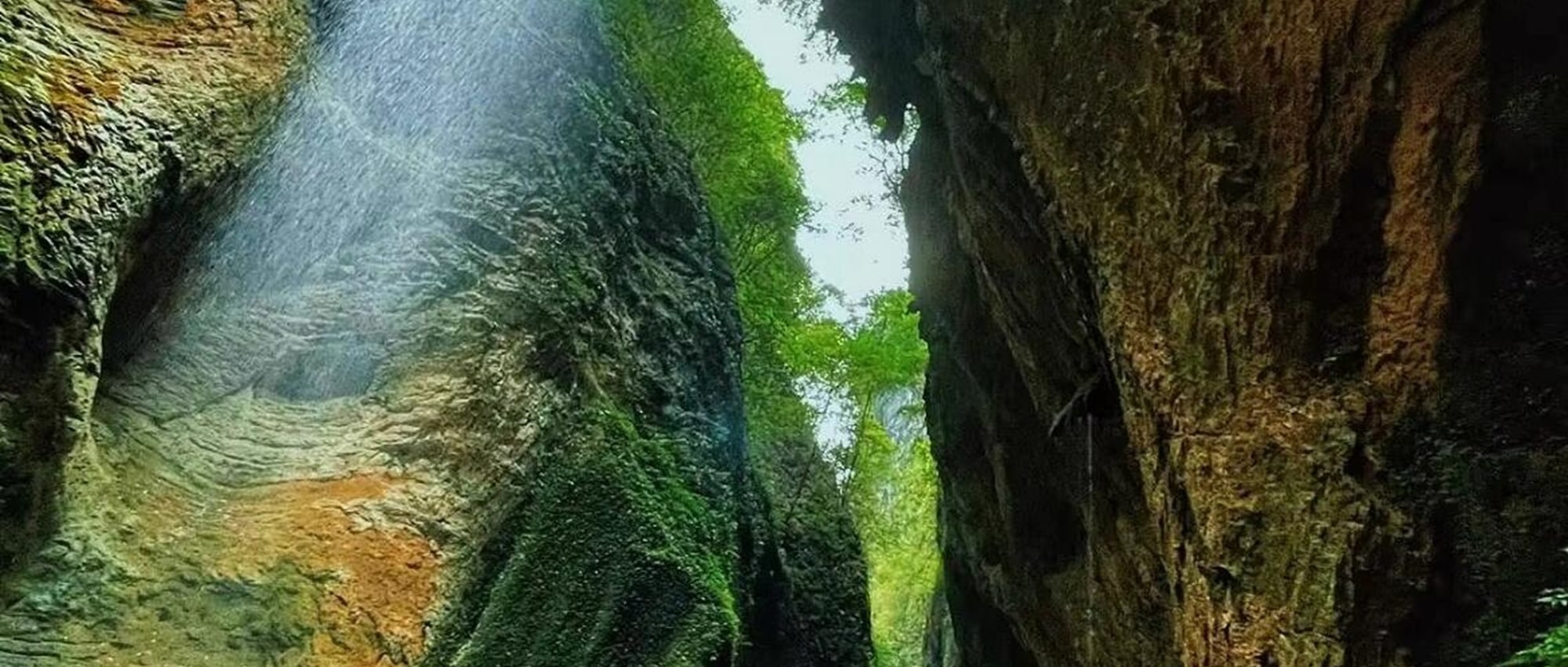 重慶武隆中英文私家團二日遊（天生三橋+龍水峽地縫+仙女山森林公園+芙蓉洞/816工程/白馬山天尺情緣/天坑寨子+重慶往返）