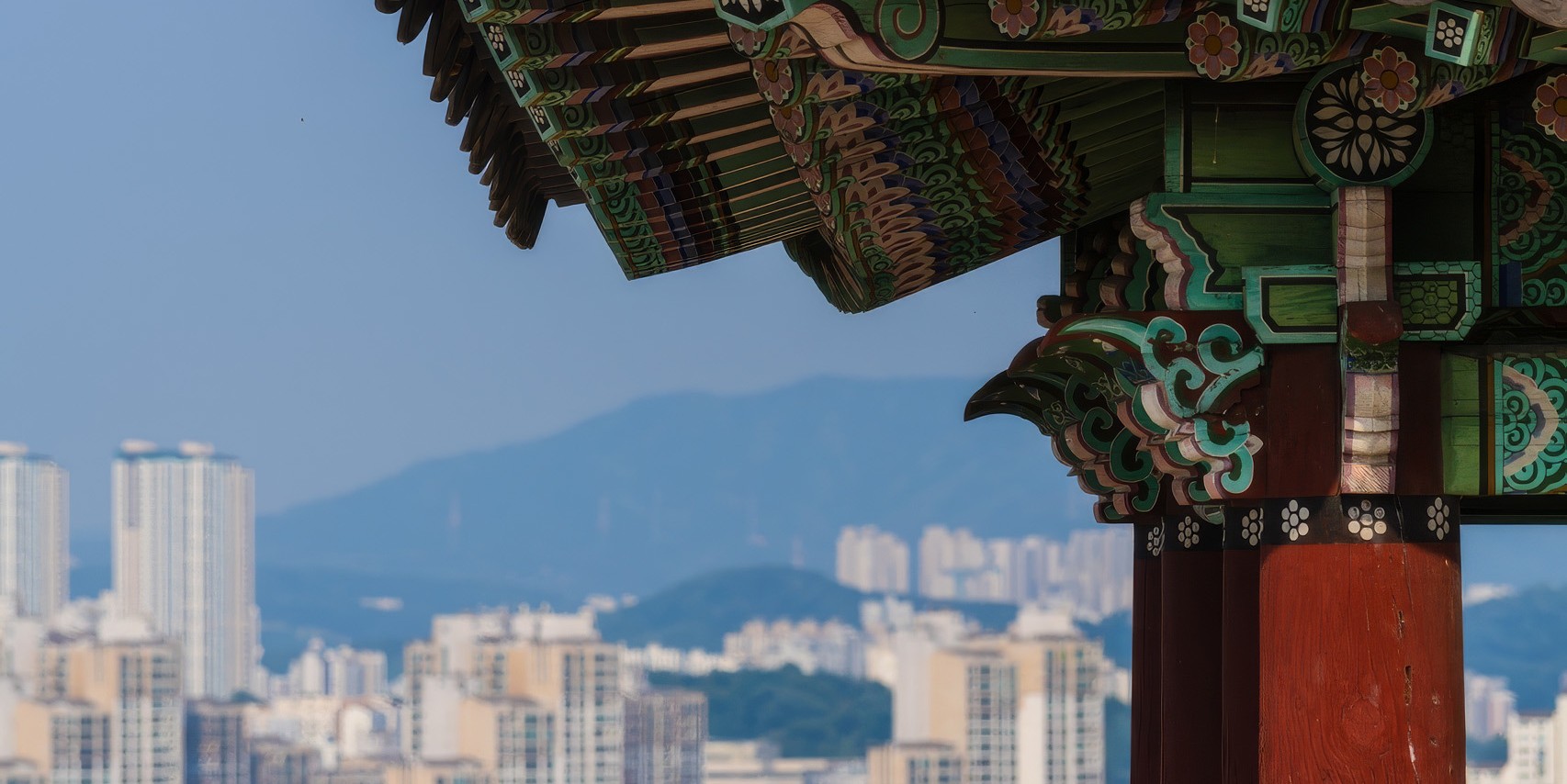 深入探索水原華城每個角落，在傳統韓屋背景下拍下難忘的紀念照。