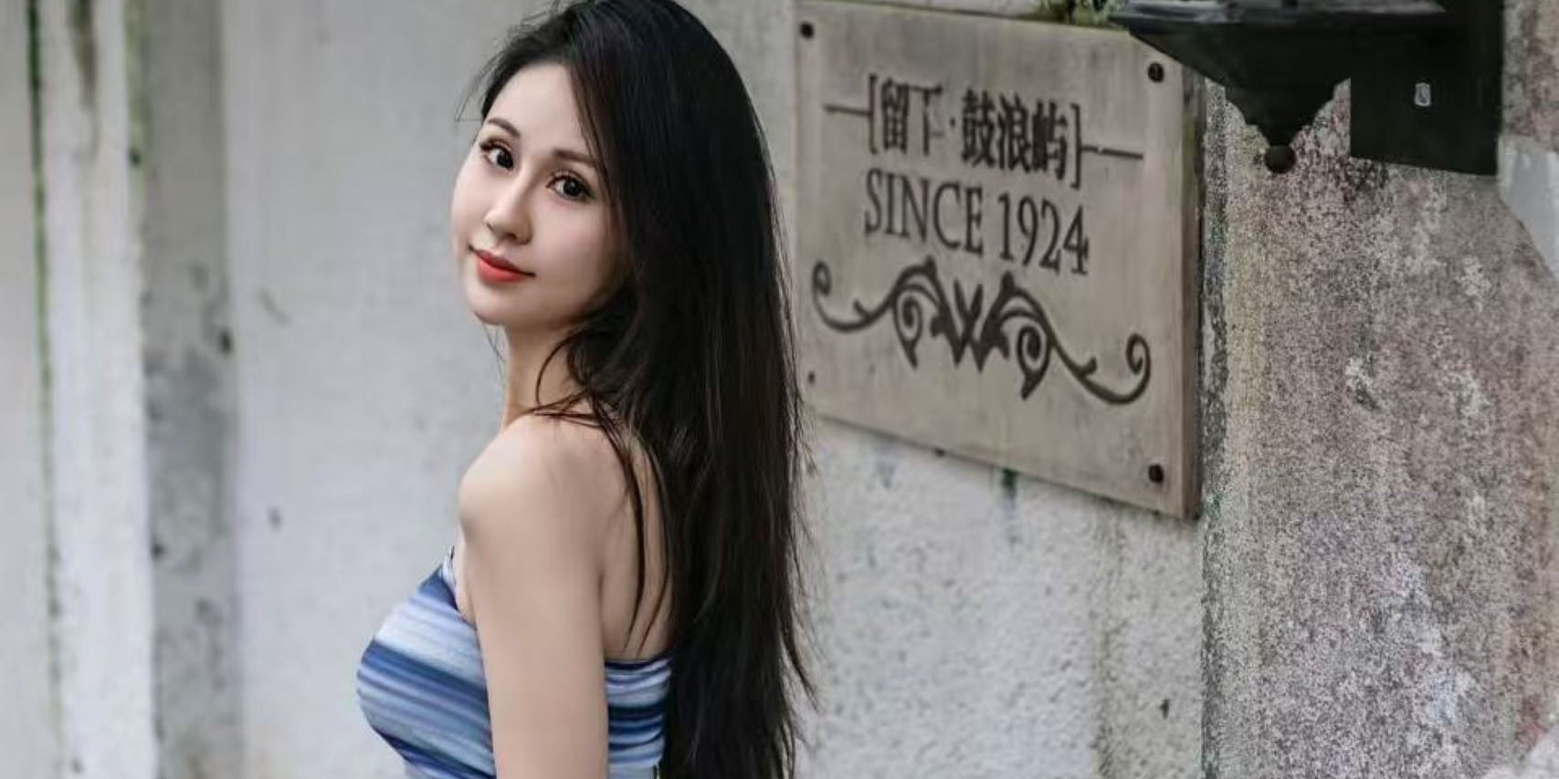 復古港風或日系森女風,搭配鼓浪嶼的老房子和膠片濾鏡,彷彿穿越到愛情電影中 復古港風或日系森女風,搭配鼓浪嶼的老房子和膠片濾鏡,彷彿穿越到愛情電影中