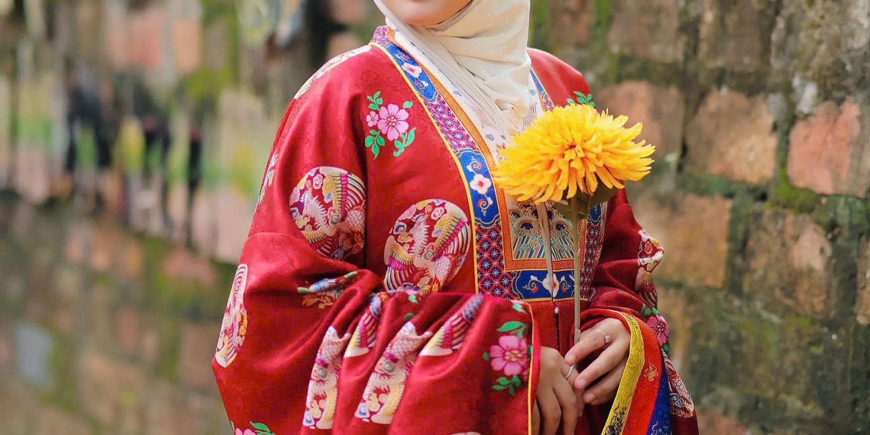 Royal Vietnamese Costume Rental & Professional Photoshoot in Hanoi - Thumbnail 13