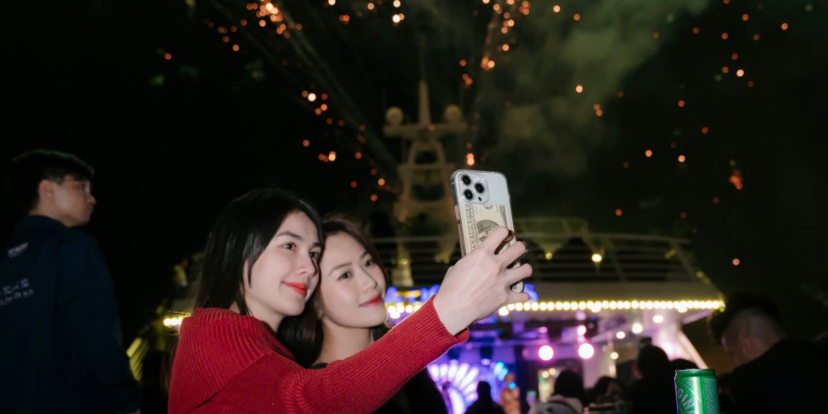 享受專業船員提供的一流服務 享受專業船員提供的一流服務