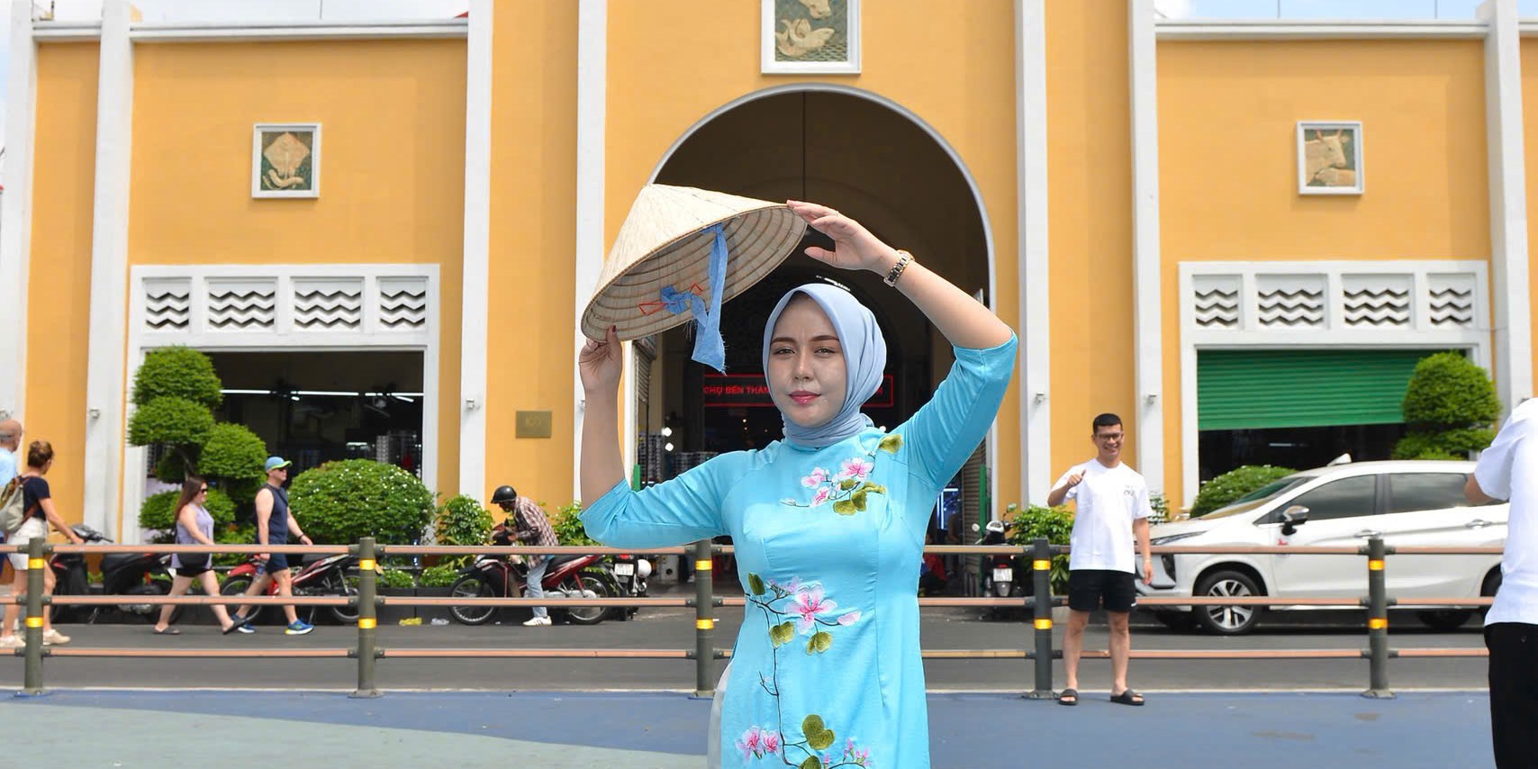 Ao Dai Experience with Iconic Instagram Tour in Saigon - Thumbnail 14
