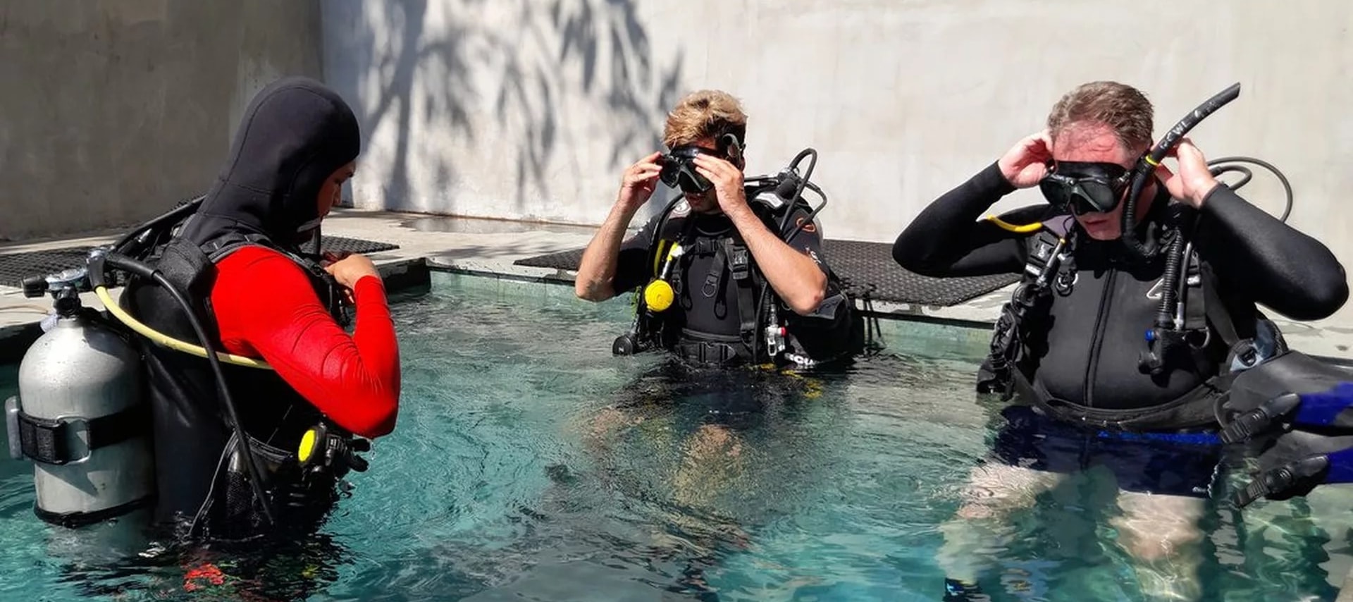 沙努爾的水上門戶：PADI 5* 潛水中心的開放水域潛水員
