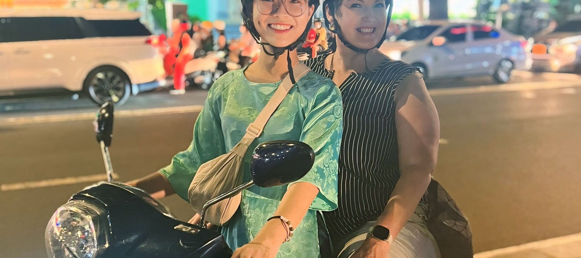 胡志明市夜間機車之旅（含啤酒＆音樂＆美食）