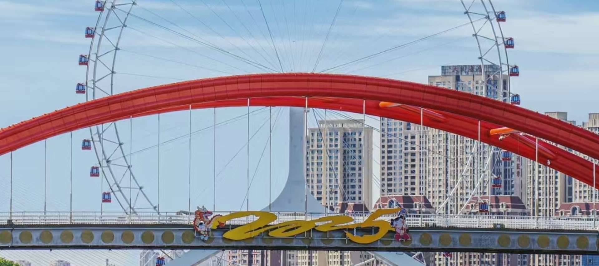 它宛如一幅長長的風景畫卷,景色包含美麗的海河公園、聞名於國內外的望海樓教堂 它宛如一幅長長的風景畫卷,景色包含美麗的海河公園、聞名於國內外的望海樓教堂