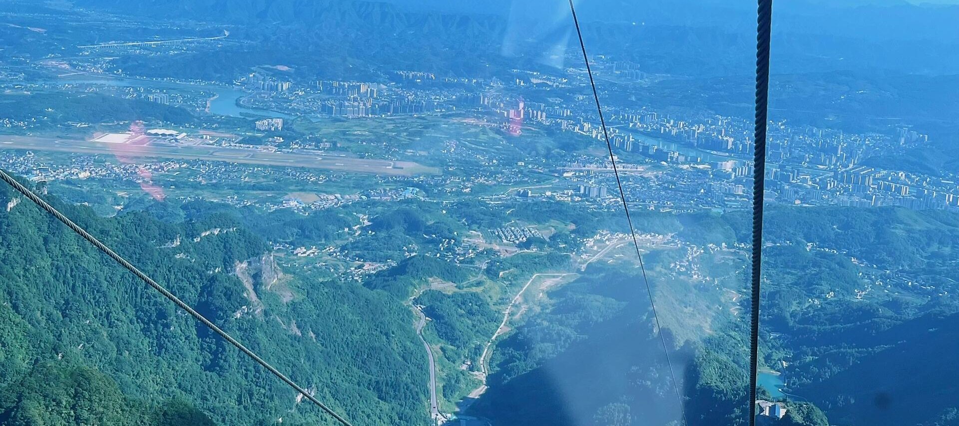 張家界尊享3日遊（精品四鑽酒店+VIP通道+8人小團+森林公園+天子山+袁家界+阿凡達同款+百米天梯+玻璃橋+魅力湘西表演）