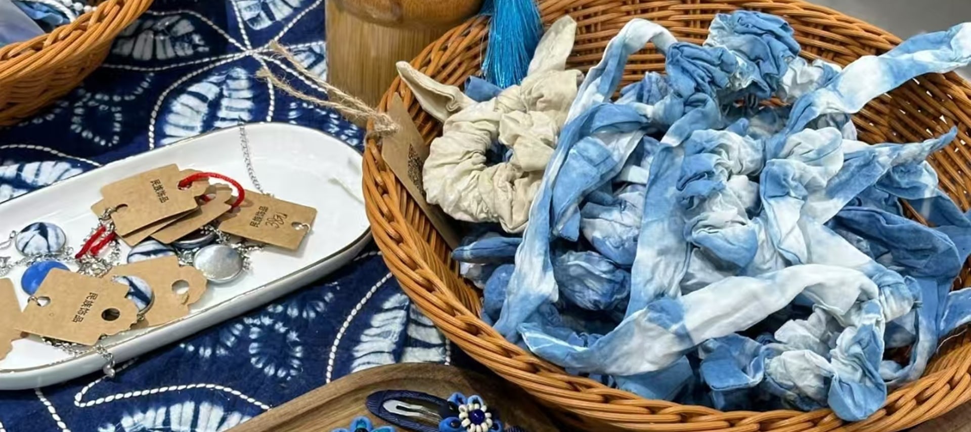 還可扎染各種小飾品、小掛件