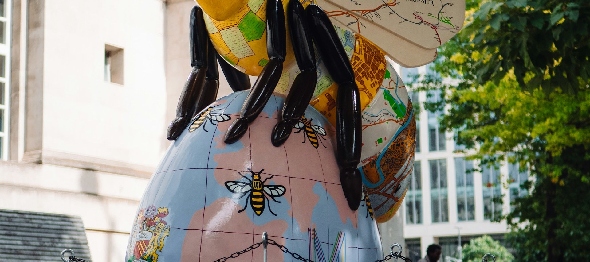 蜜蜂是曼徹斯特的城市象徵,代表勤奮與團結精神,在曼城處處可見到帶有蜜蜂標誌的設計。 蜜蜂是曼徹斯特的城市象徵,代表勤奮與團結精神,在曼城處處可見到帶有蜜蜂標誌的設計。