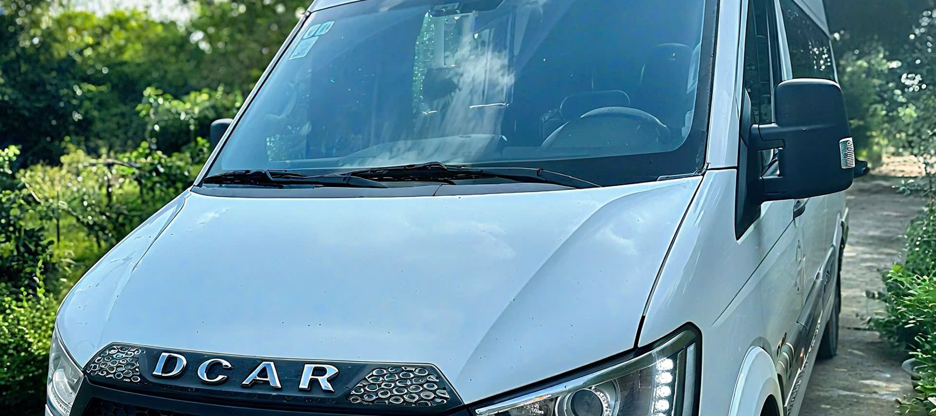 9-Seat Limousine Bus