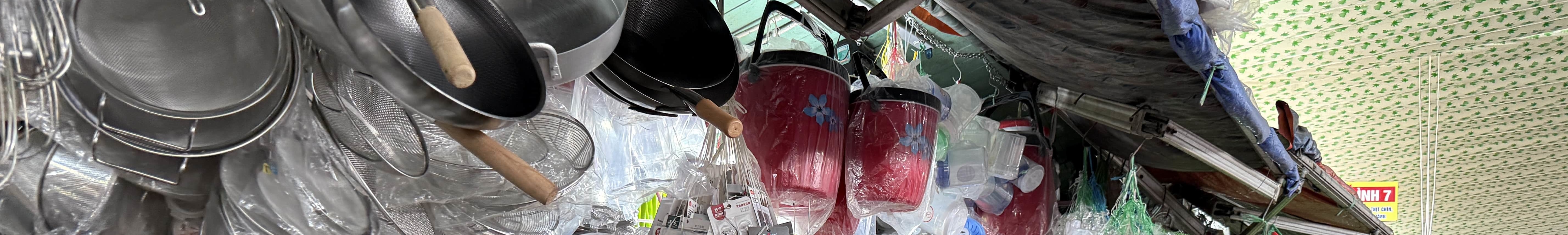 探索 Con Market – 漫步於這座城市最熱鬧的市場，並在充滿活力的美食廣場內品嚐道地的風味小吃。