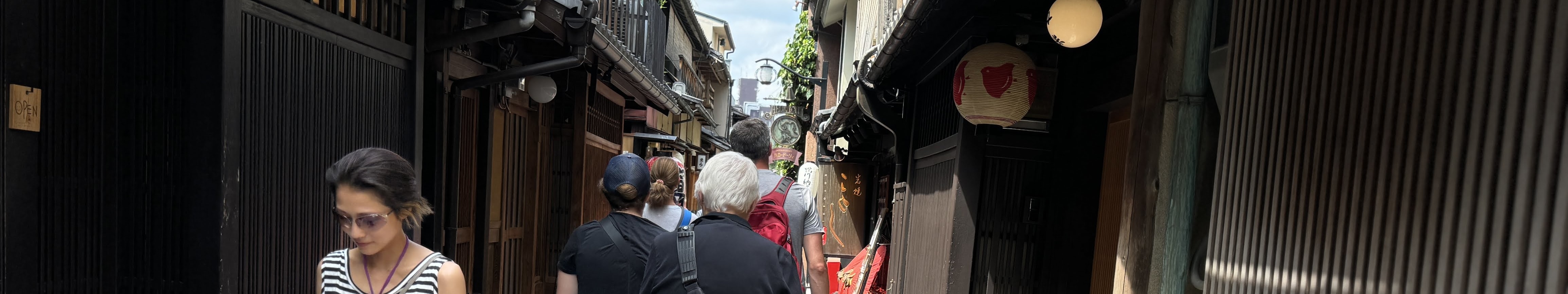 Kyoto Gion & Yasaka Shrine 1.5-Hour Private Tour - Thumbnail 11
