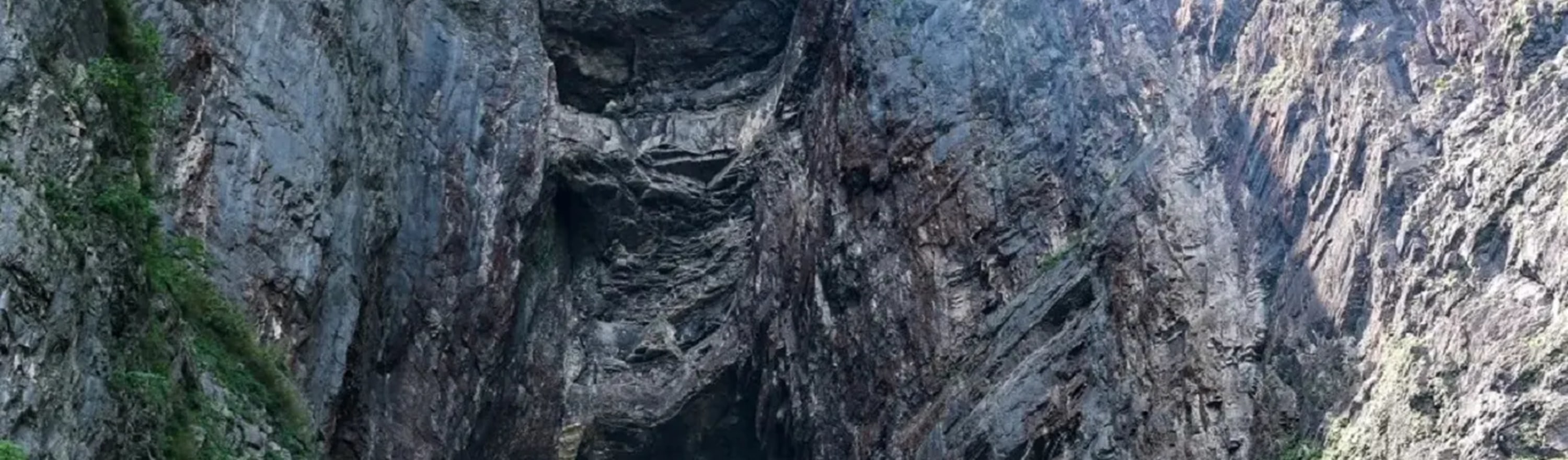湖南魅力張家界高端純玩3日之旅（天門山洞+百龍天梯+喀斯特地貌+懸崖玻璃棧道+乘纜車看絕美景色+打卡《阿凡達》取景地+暢遊5A精華景點）
