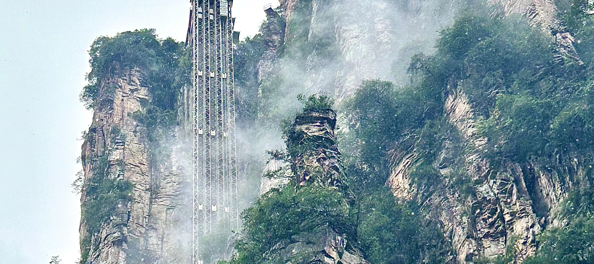 湖南張家界3天2晚（長沙往返+黃龍洞+國家森林公園+袁家界+天子山+天門山+玻璃棧道+天門洞+世界溶洞奇觀+乾坤柱+999階天梯）
