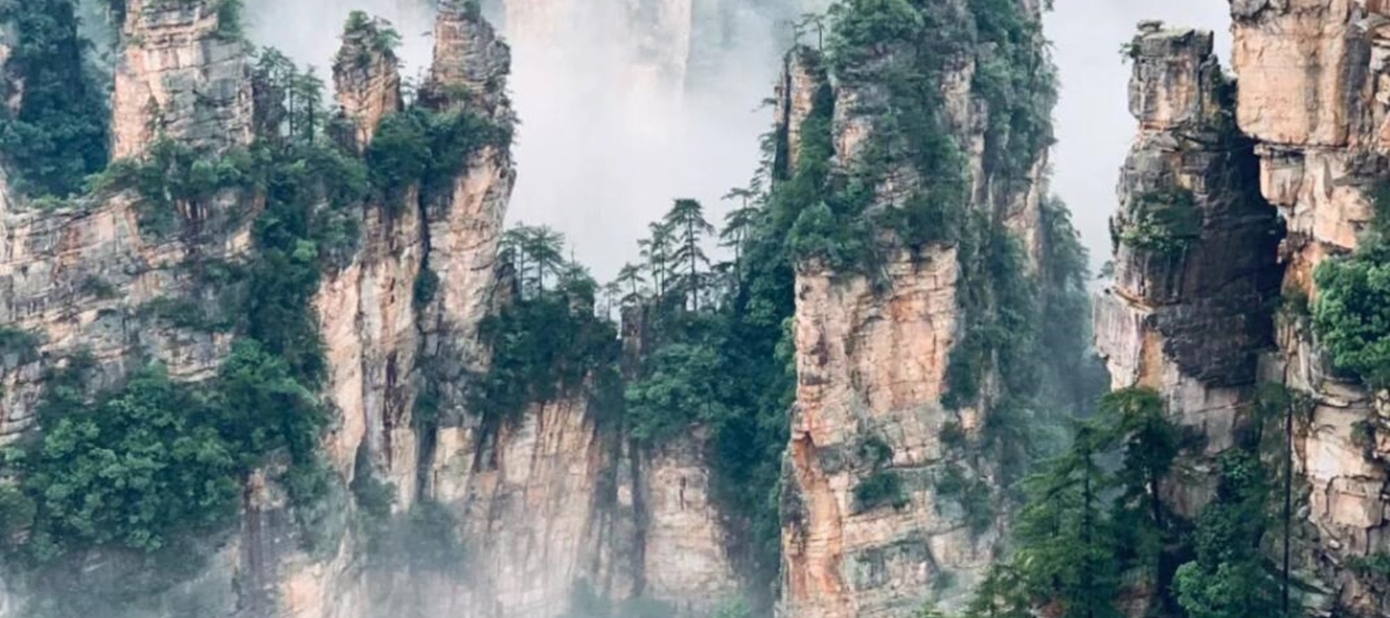 湖南張家界3天2晚（長沙往返+黃龍洞+國家森林公園+袁家界+天子山+天門山+玻璃棧道+天門洞+世界溶洞奇觀+乾坤柱+999階天梯）