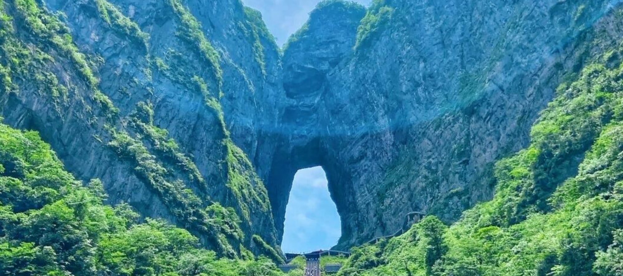 湖南張家界高端純玩品質4日遊（玻璃橋大峽谷+奇峰袁家界+黃龍洞溶洞+天門山+《阿凡達》取景地+精品4鑽酒店+百米天梯+世界級自然奇觀）