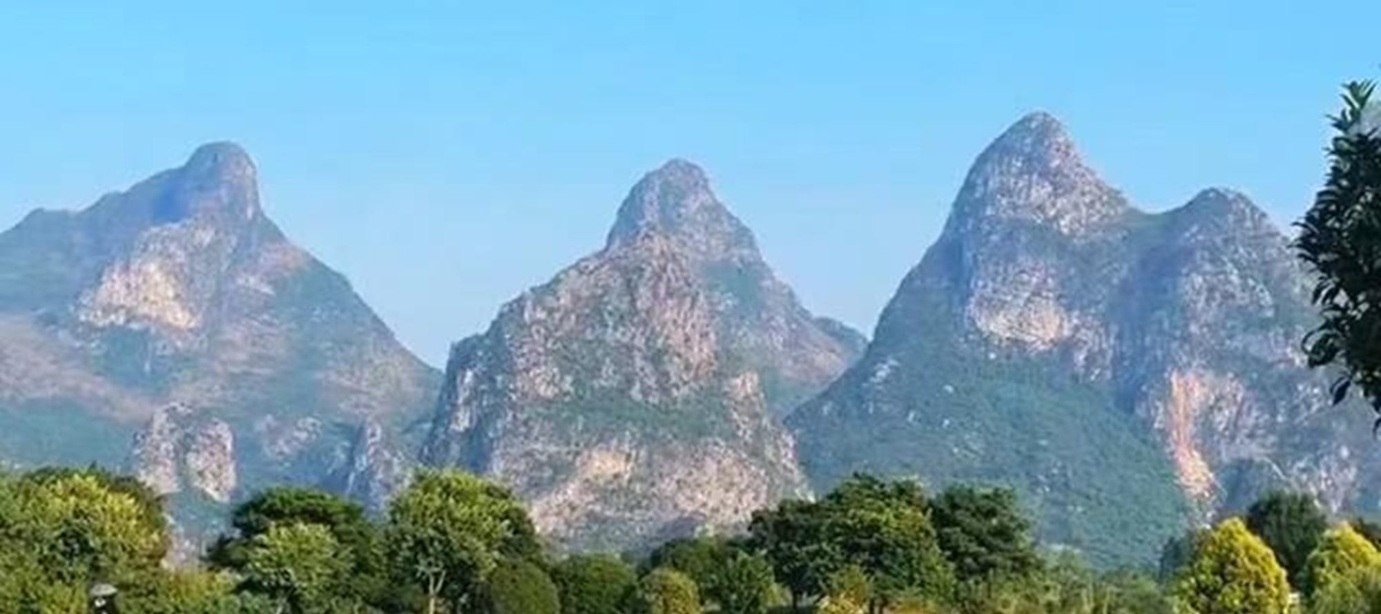 廣西桂林山水秘境4日遊（2-8人小團+興坪灕江+銀子巖+相公山+古東瀑布+遇龍河雙人竹筏+象鼻山+桂海晴嵐+下午茶+日月雙塔+桂林往返）