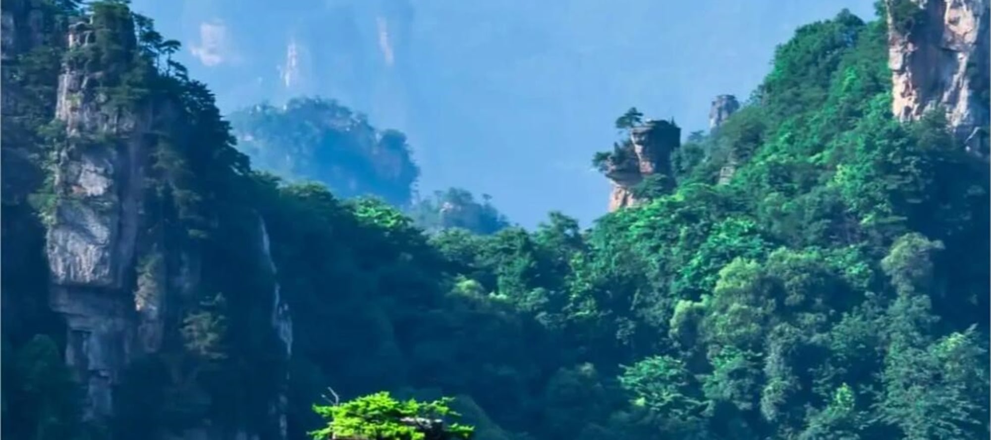 湖南張家界私家團5日遊（包車遊覽+天子山+袁家界+十里畫廊+鳳凰古城+芙蓉鎮+森林公園+自然的奇幻畫卷+仙境畫卷+贈演出票+張家界往返）