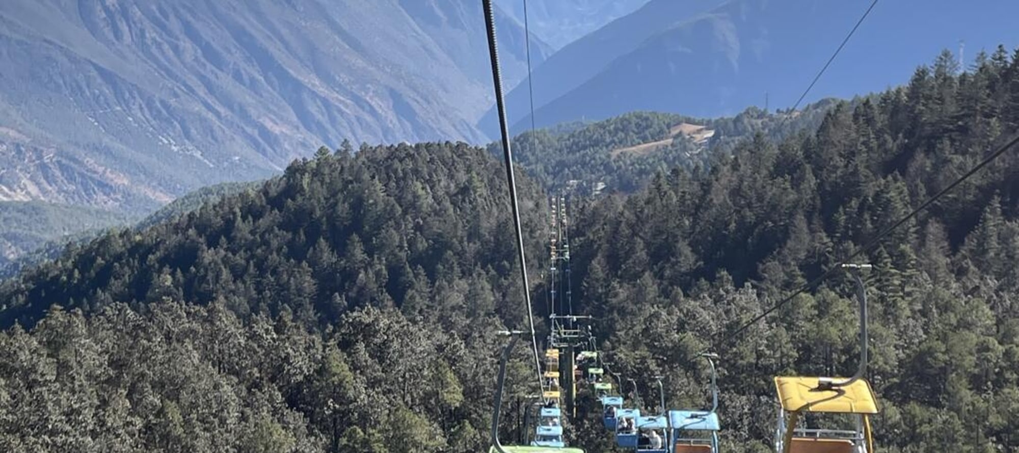 冰川大索道，穿梭山林雲海間，俯瞰群山壯闊之美