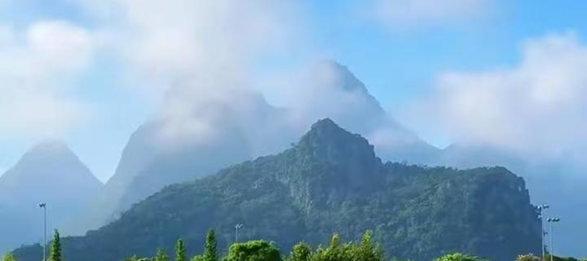 廣西桂林山水秘境5日遊（2-8人團+龍脊+古東瀑布+象鼻山+日月雙塔+遇龍河竹筏+興坪古鎮+灕江+十里畫廊+下午茶+篝火晚會+桂林往返）