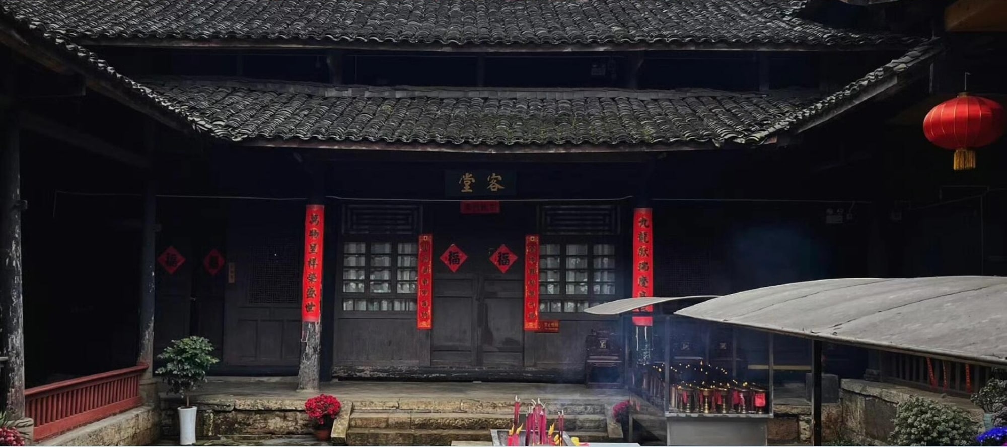 Explore the Chunyang Temple, walk through the ancient buildings, feel the passage of time in the smoke and fire, and start a spiritual journey of Zen
