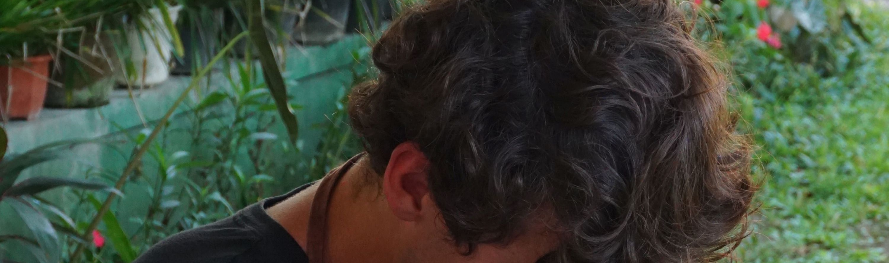 在我們的工作室裡,感受蠟染製作過程的平靜和放鬆氛圍 在我們的工作室裡,感受蠟染製作過程的平靜和放鬆氛圍