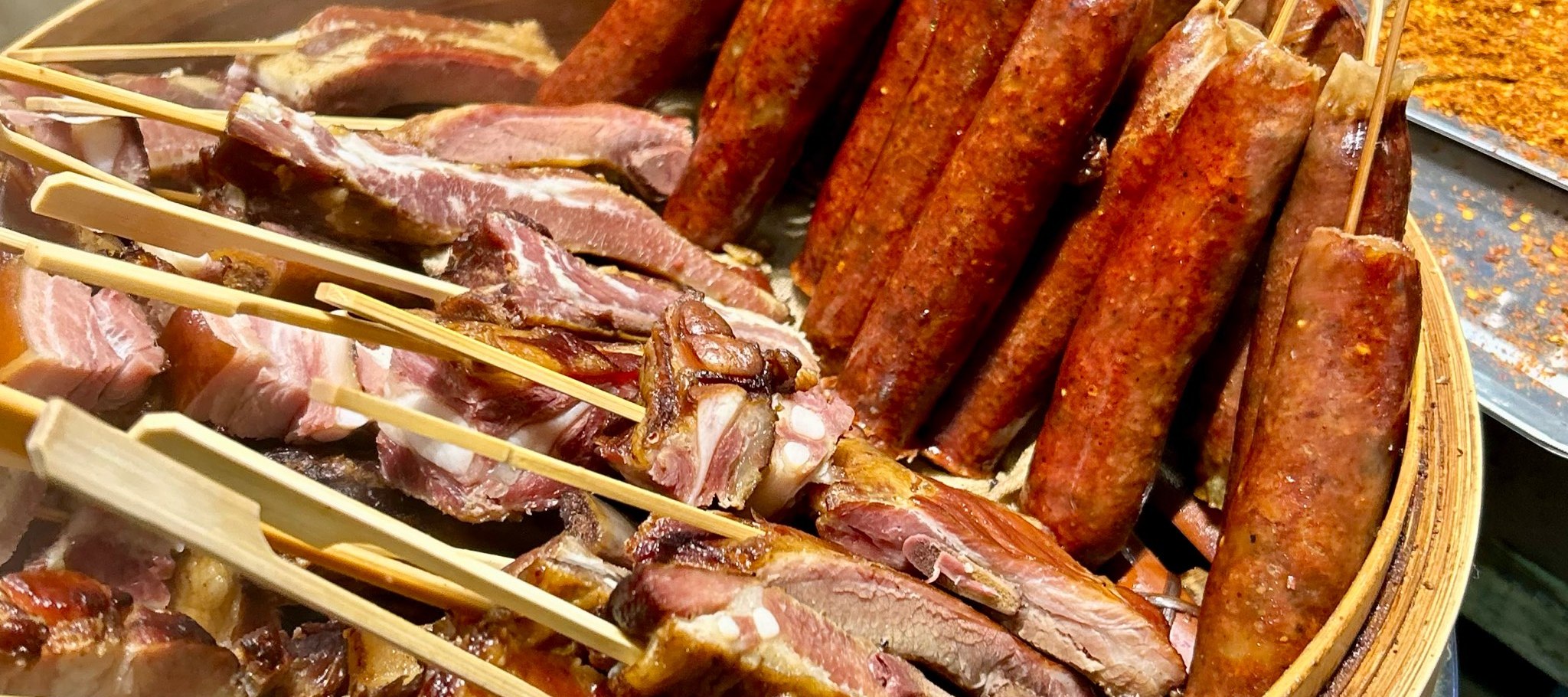 （英文小團&私家團）樂山遊玩後前往張公橋美食街，品嚐當地特色小吃【費用自理】