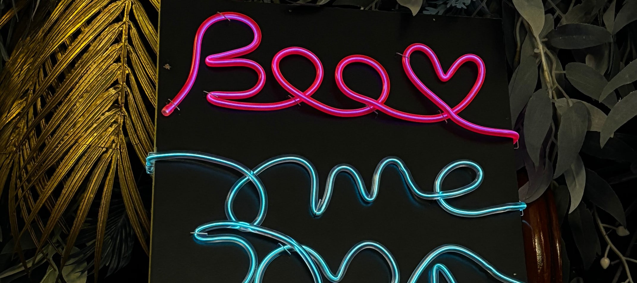 Light up your creativity: Join our neon sign-making class!