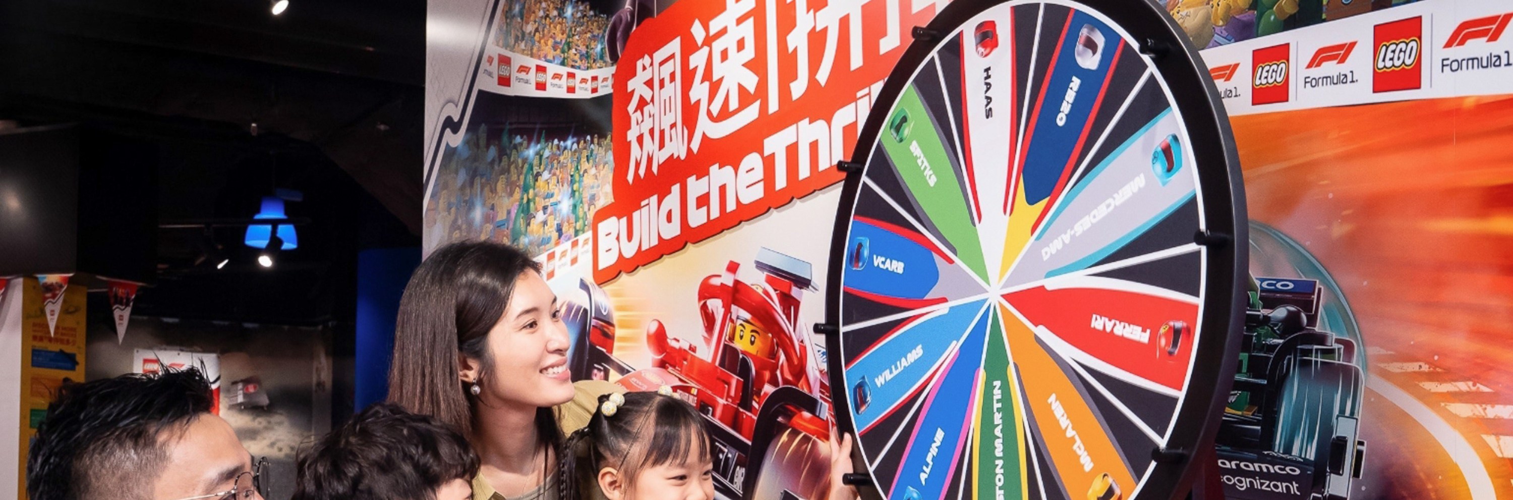 準備進入賽事重地!出發比賽前,轉動輪盤
選擇車隊,看看您屬於哪個命定 F1®隊伍!
